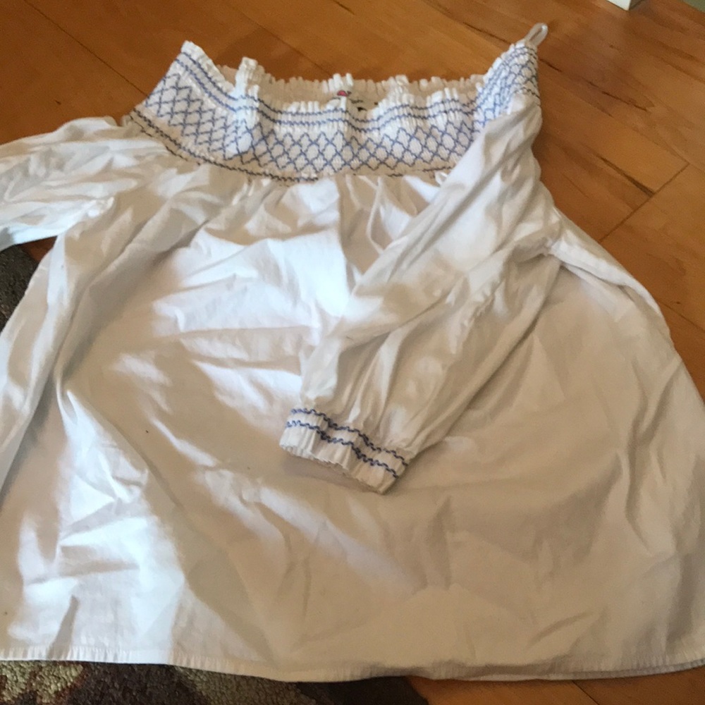 Vineyard vines off the shoulder shirt